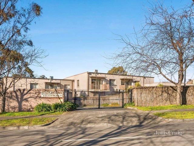 Low maintenance apartment in coveted location