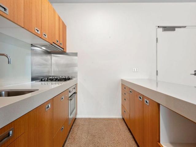 Low Maintenance Apartment In The Heart Of Kew
