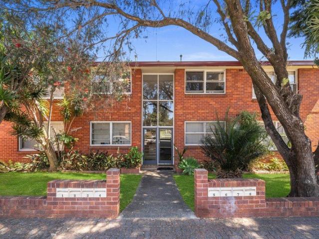 Low Maintenance Apartment in the Heart of Mortdale