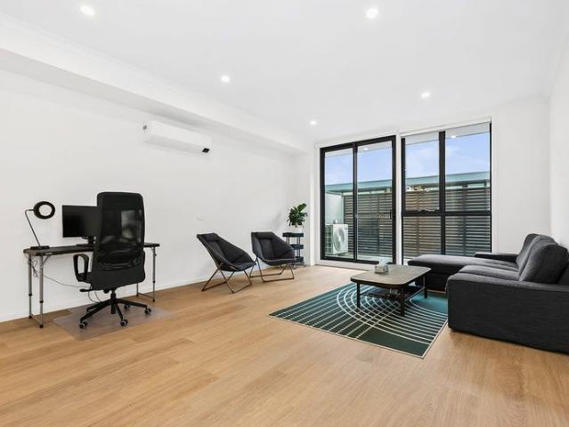 Low‑Maintenance Bayswater Living in a Modern Townhome