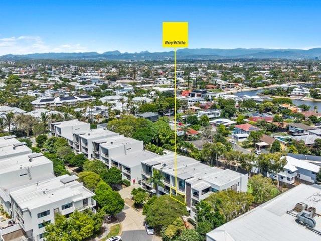 LOW MAINTENANCE BEACHSIDE LIVING VACANT AND READY TO MOVE IN