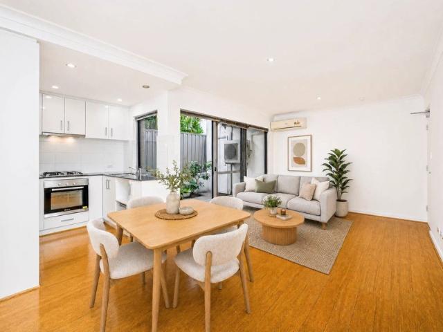 Low maintenance Ground floor living in secured apartment complex