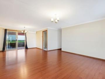 LOW MAINTENANCE DUPLEX | HIGHLY SOUGHT LOCATION!