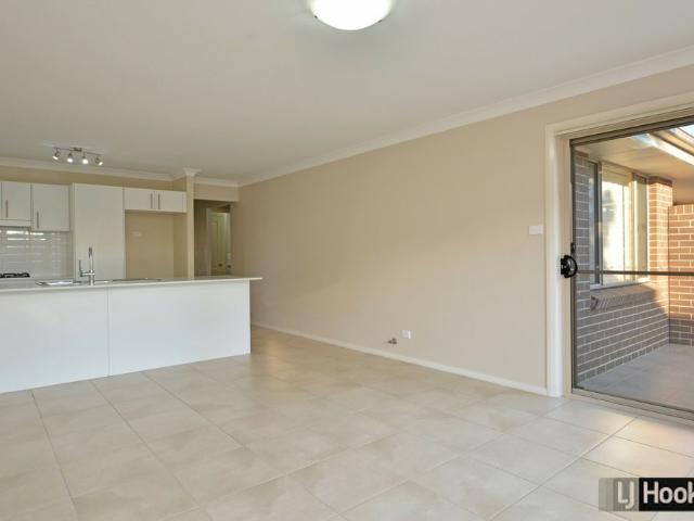 LOW MAINTENANCE DUPLEX IN GREAT LOCATION
