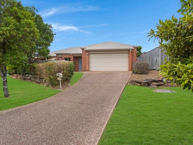 LOW MAINTENANCE DUPLEX IN HEART OF VARSITY LAKES!