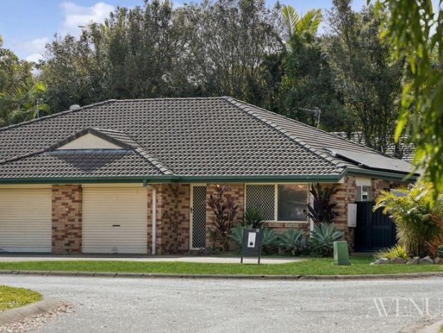 Low Maintenance Duplex Living in a Quiet Helensvale Cul De Sac