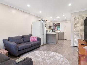LOW MAINTENANCE. EXCELLENT HEIGHTS LOCATION