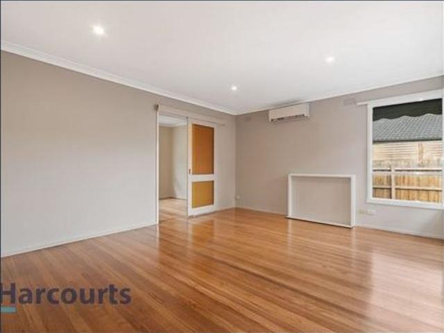 LOW MAINTENANCE FAMILY HOME!