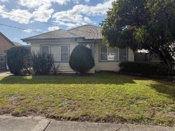 Low maintenance family home!