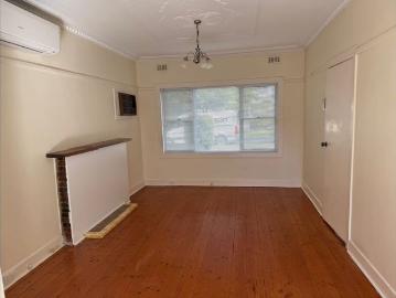 Low maintenance family home!