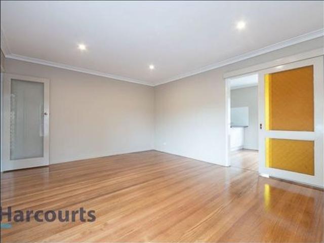 LOW MAINTENANCE FAMILY HOME!