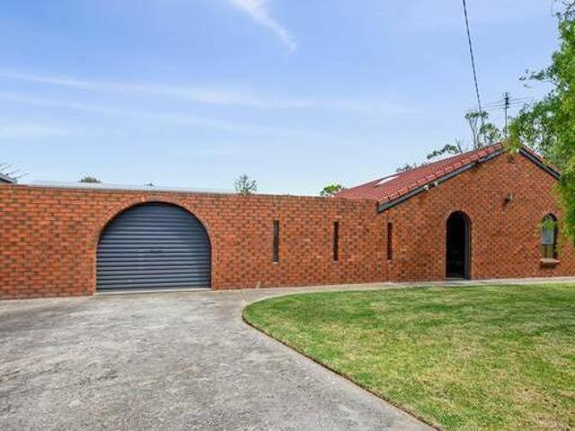Low Maintenance Family Home in a Convenient Location