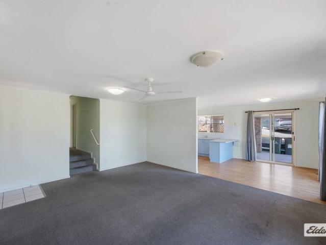 LOW MAINTENANCE FAMILY HOME IN A CONVENIENT WEST GLADSTONE LOCATION