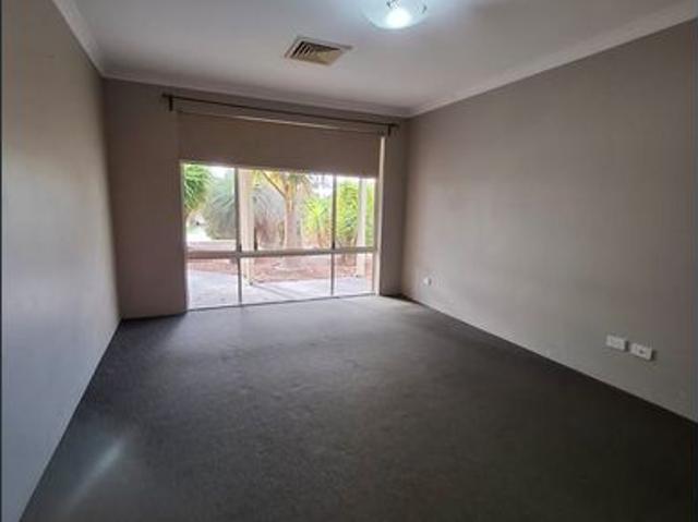 LOW MAINTENANCE FAMILY HOME IN PEACEFUL RIVERSIDE CUL DE SAC
