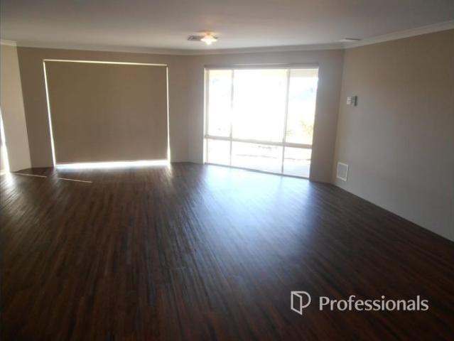 LOW MAINTENANCE FAMILY HOME IN PEACEFUL RIVERSIDE CUL DE SAC