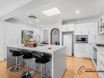 Low maintenance family home or savvy investor!