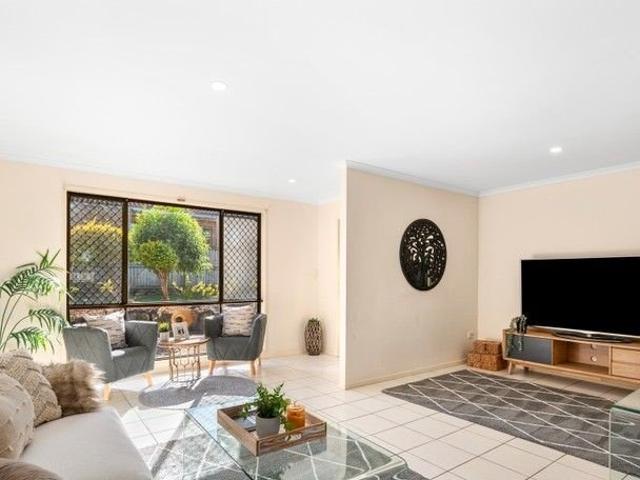 Low Maintenance Family Home Prime Location!