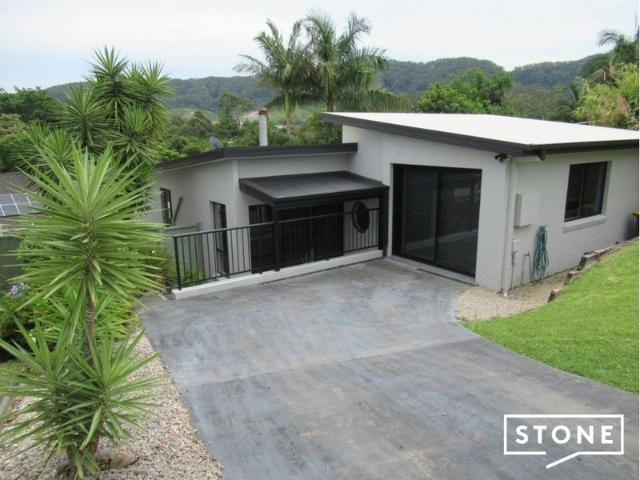 Low maintenance family home with scenic valley views in Valley View Estate