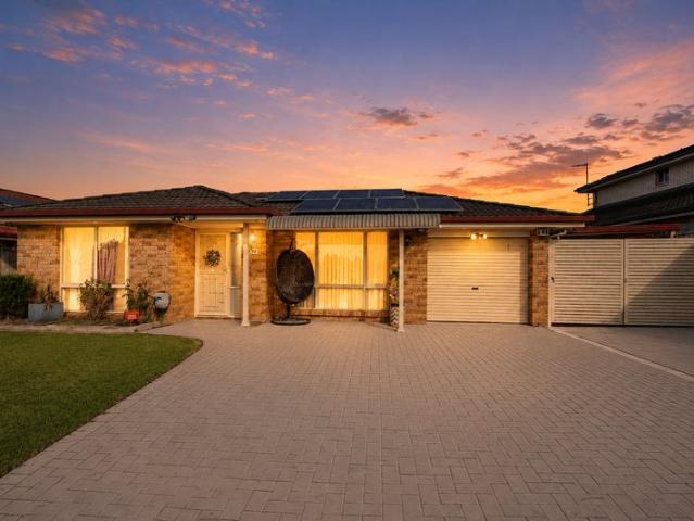 Low Maintenance Family Living in a Peaceful Cul de Sac