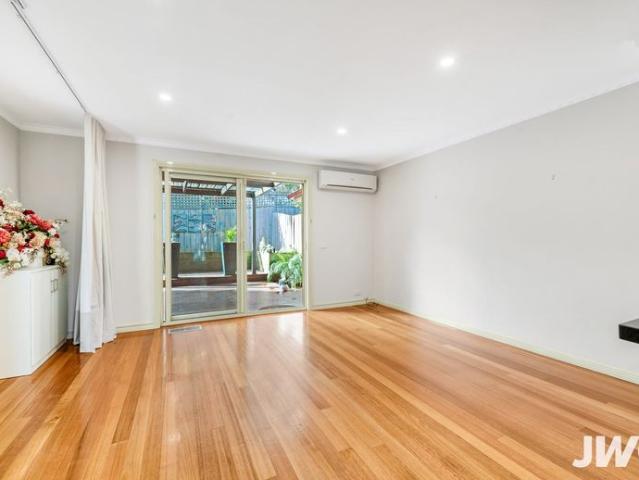Low Maintenance Family Living in a Quiet Box Hill South Location