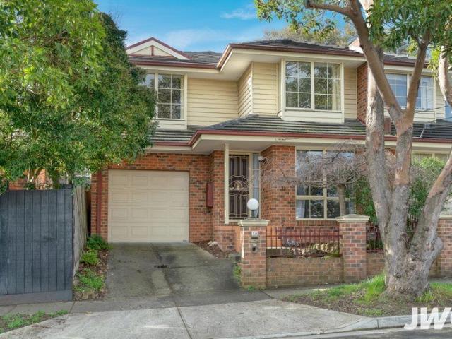 Low Maintenance Family Living in a Quiet Box Hill South Location