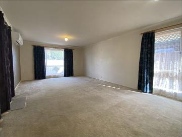 Low Maintenance Family Living in a Sought After Location