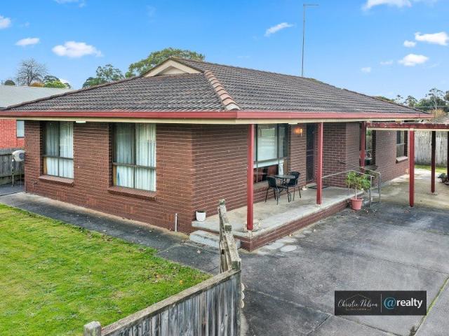 Low maintenance, flat block & a quiet court location