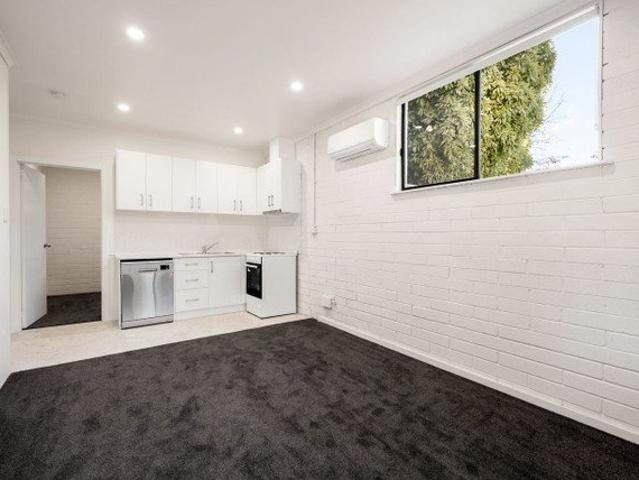 Low maintenance, fresh one bedder