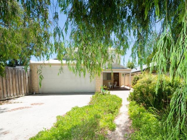 Low maintenance, furnished beauty for 6 months!