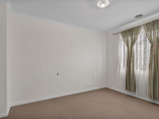 Low Maintenance Home with Parkland Outlook