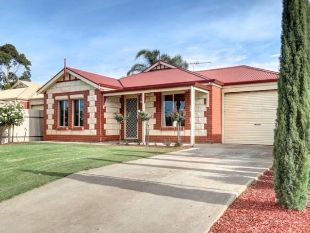 Low maintenance home close to all amenities & river