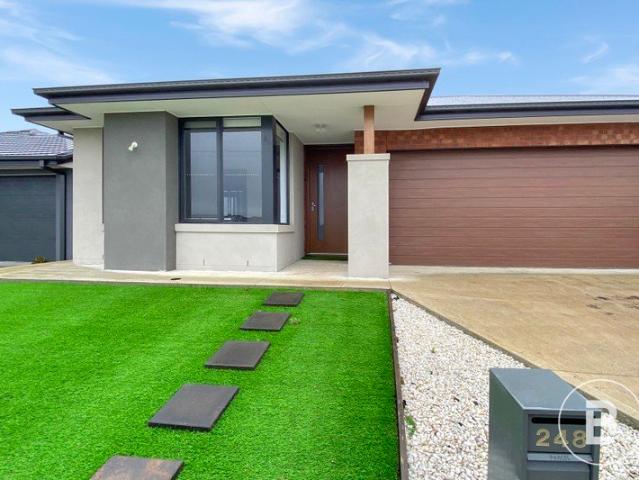 LOW MAINTENANCE HOME, HIGH SCHOOL ZONED & LOW MAINTENANCE YARD