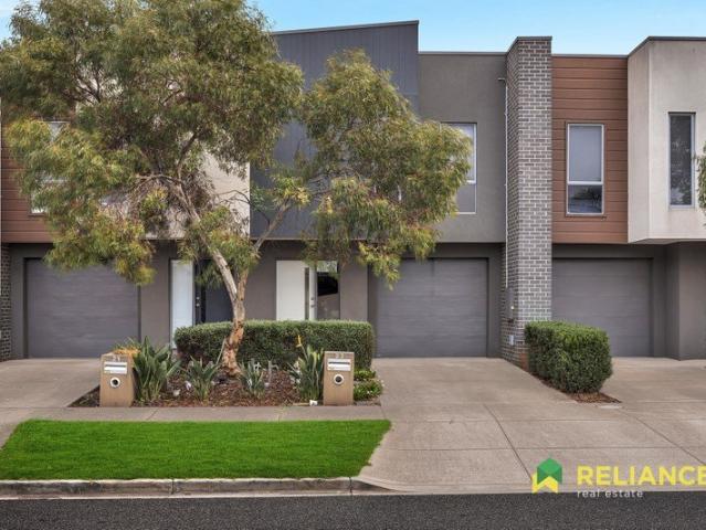 Low Maintenance Home in Upper Point Cook!