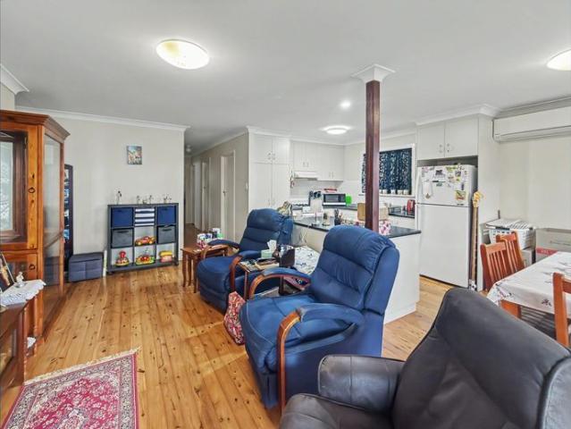 Low Maintenance Home in Comfortable Newtown