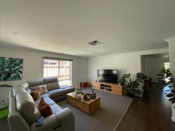 Lara, Greater Geelong, Victoria - Parking