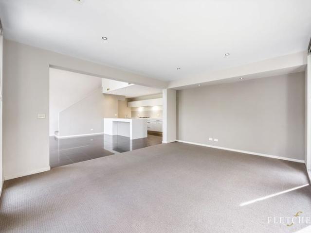 Low Maintenance Home in Lake Gardens