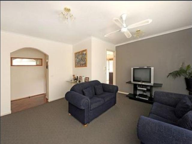 LOW MAINTENANCE HOME IN PRIME LOCATION CLOSE TO PUBLIC TRANSPORT