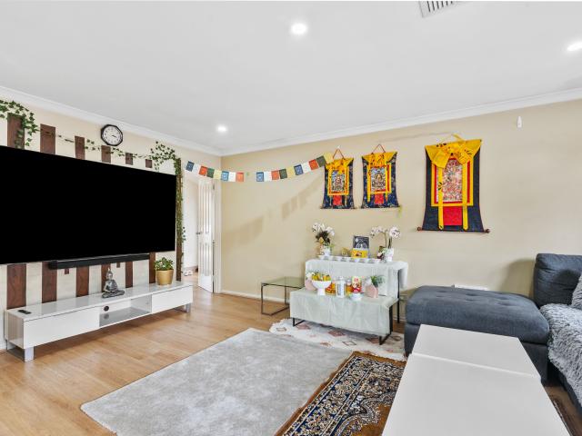 Low Maintenance Home in Rossmoyne Senior High School Zone!