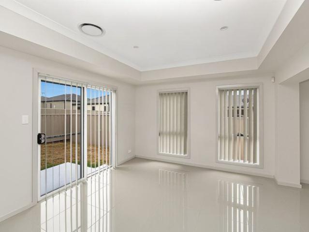 Low Maintenance Home Near Shopping & University