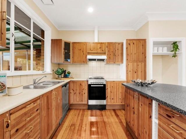 LOW MAINTENANCE HAVEN IN FAMILY FRIENDLY AREA