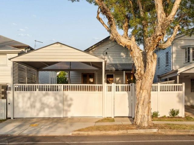Low Maintenance in Cosmopolitan Location