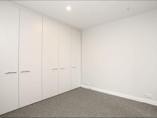 Low maintenance in great location!