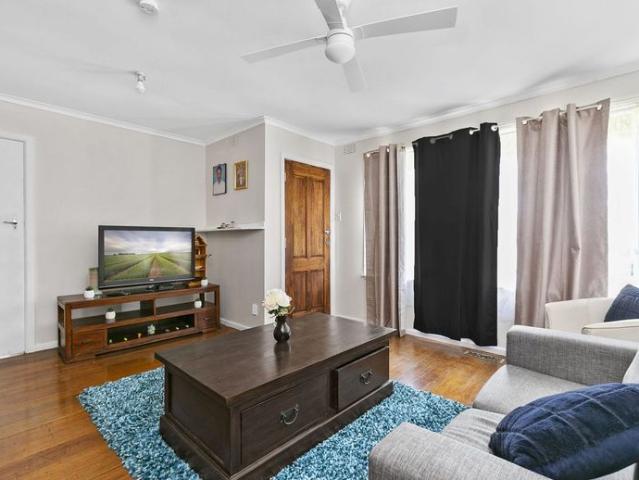 Low maintenance in great location!