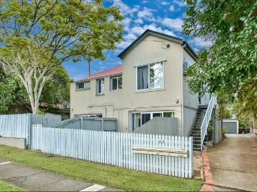 LOW MAINTENANCE, INNER CITY LIVING AT ITS BEST !