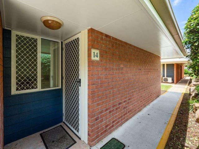 LOW MAINTENANCE LIVING IN OVER 55S VILLAGE IN OXFORD CREST