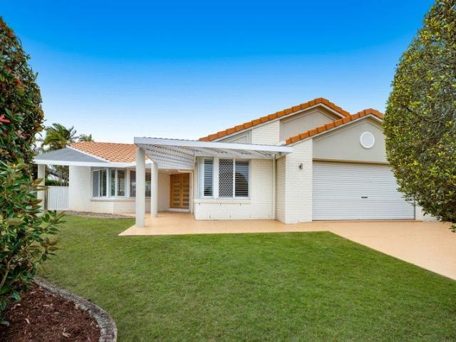 Low Maintenance Low set Living in a Prime Carindale Position