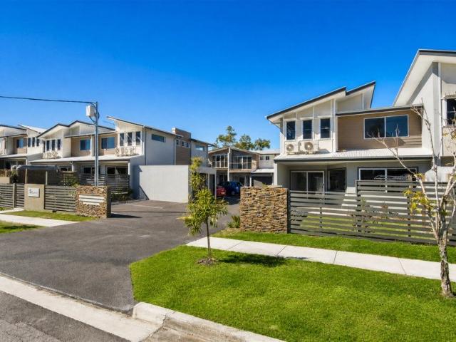 Low Maintenance Living Near Westfield Carindale