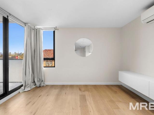 Low maintenance living on Mt Alexander Road
