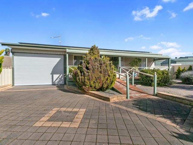 Low Maintenance Living on a Generous 1,140m2 Allotment