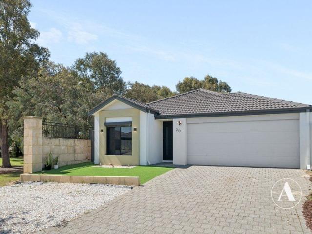 Low Maintenance Living on a Parkside Location!